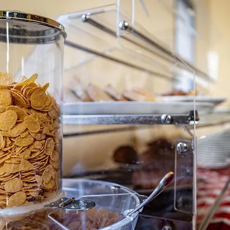 Leonardo's Place *